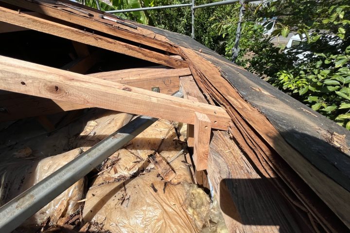 ,つくば市,つくばみらい市,土浦市,阿見町,牛久市,龍ケ崎市,石岡市,稲敷市,牛久市,美浦村,利根町,取手市,守谷市,かすみがうら市,茨城県,番長,屋根葺き替え,工事,建幸番長,屋根工事,屋根,雨樋,修理,外壁,外壁張替工事,リフォーム,カバー工法,内装工事,雨漏り,健康,コロニアル,Tルーフ,シングル屋根,横暖ルーフ,板金屋根,瓦,トタン,スレート,ガルバリウム鋼板,ルーフィング,予防,診断,お家,早期発見,お家のことなら,診断,ディプロマットスター